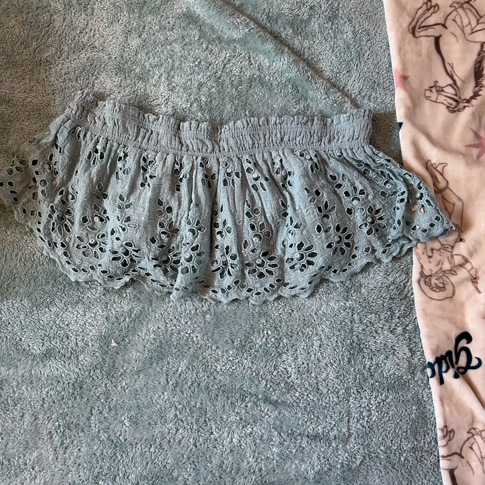 Chic Eyelet Lace Crop Top in Light Blue